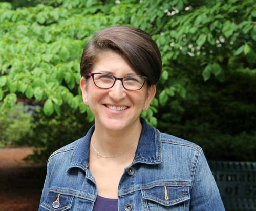 Beth-Blick-o Beth Blick, director of religious school headshot with glasses.